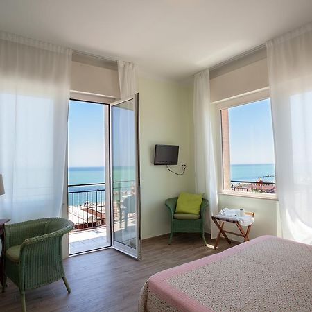 Hotel Bianchi Nicola 雷卡纳蒂港 外观 照片