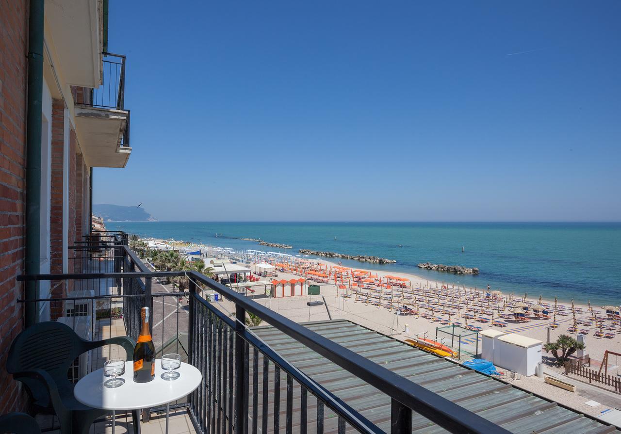 Hotel Bianchi Nicola 雷卡纳蒂港 外观 照片