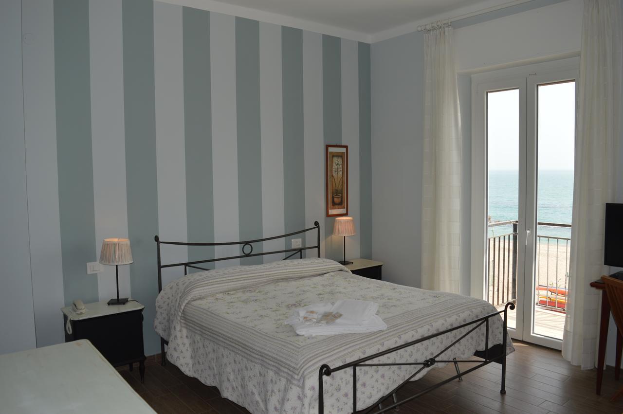Hotel Bianchi Nicola 雷卡纳蒂港 外观 照片