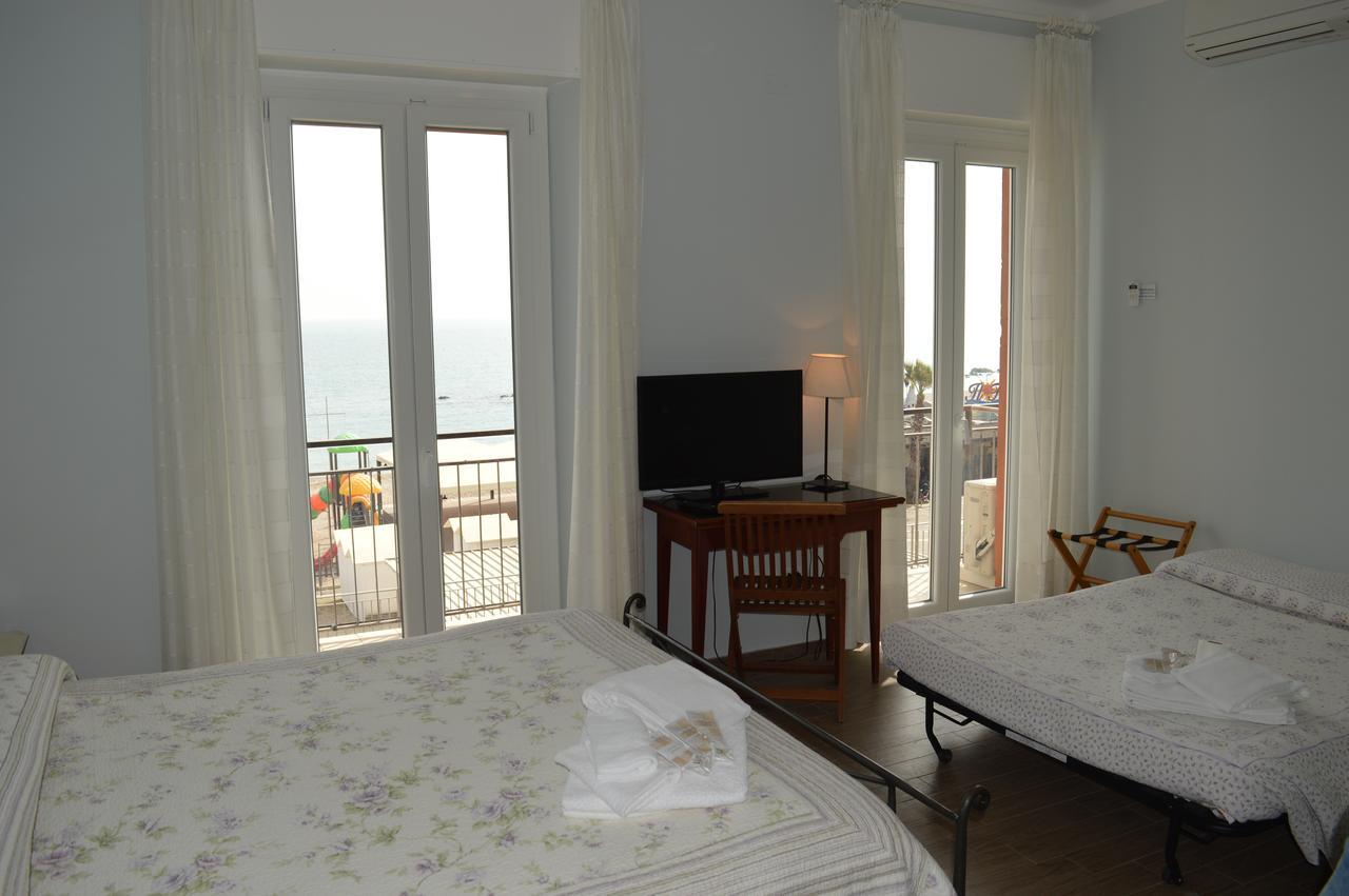 Hotel Bianchi Nicola 雷卡纳蒂港 外观 照片